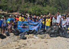 ชลบุรี I ปิดเทอม นักว่ายน้ำเยาวชนเกือบ 200 คน ร่วมว่ายน้ำรอบเกาะ เก็บขยะ ปลูกฝังรักษ์เต่า รักษ์ทะเล