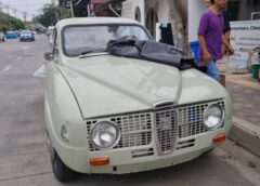 นนทบุรี I วอนเห็นใจเก๋งชนแล้วหนีเจ้าของรักมาก ยี่ห้อ Saab 96 ปี 1967 รถคันนี้อายุไม่ต่ำกว่า 60-70 ปี