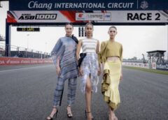 ครั้งแรกในไทย-ครั้งแรกในโลก! “ Grid Girl ชุดผ้าไหมไทย”