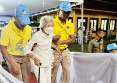 กระบี่ I จิตอาสาอำนวยความสะดวกเพื่อมวลมิตร ที่มาสักการบูชาใกล้ชิด พระพุทธองค์