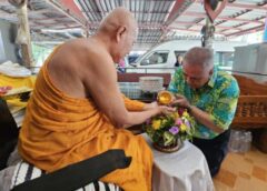 นครสวรรค์ I นายก อบจ. พร้อม นายก อบต. นำทีม เข้ากราบนมัสการหลวงพ่อเดช พร้อมถวายของและสรงน้ำ เนื่อง ในวาระครบ 7 รอบ 84 ปี