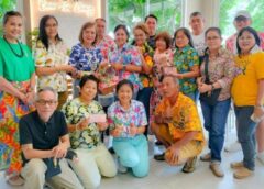 นครสวรรค์ I ศิษย์เก่าม่วงขาว โรงเรียนนครสวรรค์ เข้ารดน้ำขอพร ครูประจำชั้นเนื่องในโอกาสเทศกาลสงกรานต์