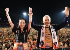 มอบถ้วยไทยลีก 2 สนามแตก