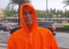 นนทบุรี I พายุฤดูร้อนถล่มกว่า 2 ชม. ในพื้นที่ปากเกร็ดน้ำท่วมขังหลายจุด ตำรวจ จราจรเร่งอำนวยความสะดวกบนท้องถนน