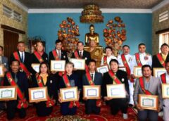 คณะบุคคลสหพันธ์สมาคมสื่อมวลชนอาเซียน (UMA) ประเทศไทยพร้อมคณะรับเครื่องราชอิสริยาภรณ์ ประเทศกัมพูชา