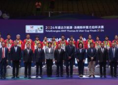 ได้รับเกียรติมอบเหรียญ อูเบอร์คัพ