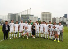 ศูนย์รวมตำนานของโลก! มาดามแป้ง ร่วมชมฟุตบอลนัดพิเศษ-ฟีฟ่า ให้เกียรติมอบถ้วยแชมป์