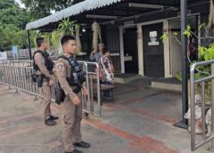 นนทบุรี I จับทันควัน ลุงขโมยเงินจากหน้าห้องน้ำก่อนเด็กชายที่เก็บเงินจะเดินตาม พี่สาวรีบแจ้งตำรวจจับได้ขณะเดินหนีไกลกว่า 2 กิโล