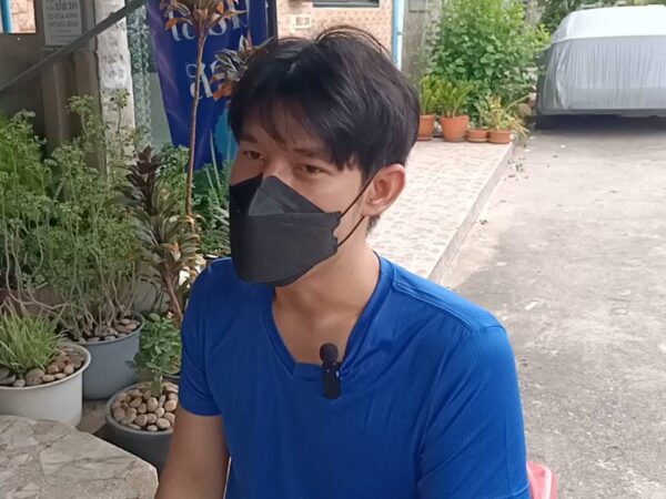 นนทบุรี I หนุ่มผวาโดนตำรวจล็อคตัวหน้าบ้านตัวเองสุดท้ายจับผิดตัว งงทำแบบนี้ก็ได้หรอ