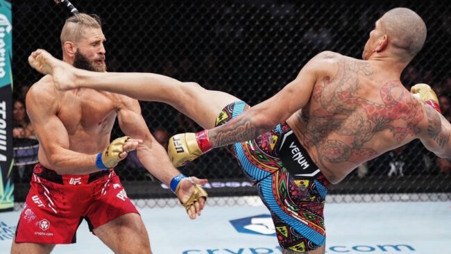 เปเรย์รา ย้ำแค้นสอย โปรชาซกา ร่วงยก 2 คู่เอกศึก UFC303