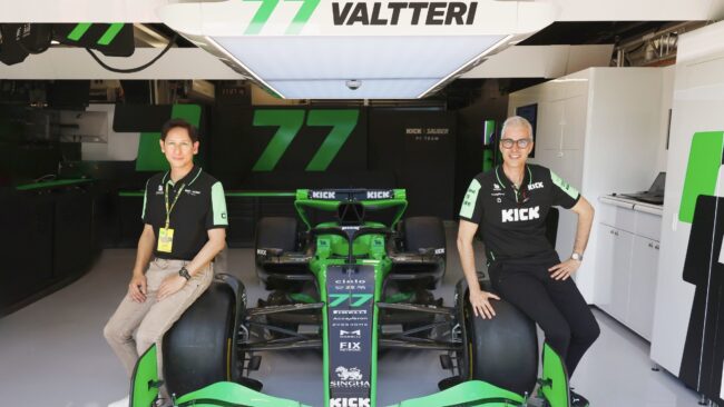 สิงห์” ต่อสัญญา F1 จับมือทีมใหญ่ “เซาเบอร์” ถึงปี 2025