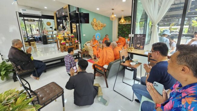 นครสวรรค์ I ทำบุญ ถวายเพลพระ เพื่อความเป็นสิริมงคล เปิดร้านอาหารสวัสดิการอบจ.นครสวรรค์ “ค๊อฟฟี่กาย”