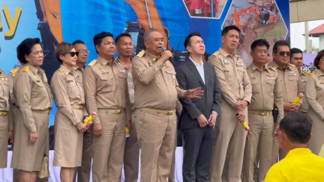 นครสวรรค์ I อบจ. จัดพิธีปล่อยขบวนเครื่องจักรกล เตรียมรับมือสถานการณ์น้ำหลาก