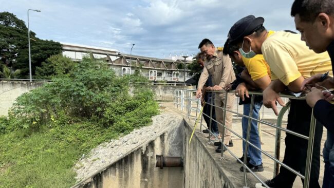 นครสวรรค์ I นายกเทศมนตรีฯ สำรวจสถานการณ์น้ำคลองญวนชวนรักษ์