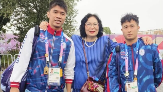 ให้กำลังใจที่อาดิดาสอารีน่า