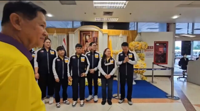 เสธ.ยอด อัพเกรดให้ 4 จอมพลังไทยนั่งชั้นธุรกิจ มุ่งสู่ฝรั่งเศส