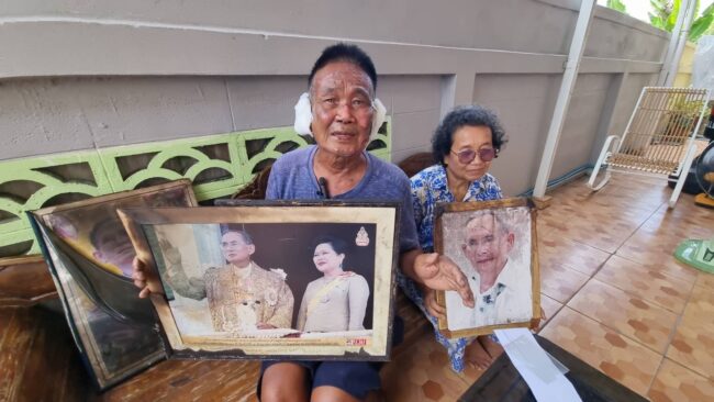 นนทบุรี : สองตายายเชื่อเกิดอัศจรรย์ไฟไหม้บ้านเผาวอดทั้งหลังพระบรมฉายาลักษณ์ในหลวงรัชกาลที่ 9 สภาพปกติ