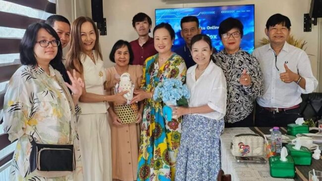 นครสวรรค์ : ทีมงานซุปเปอร์มัม จัดพบปะสังสรรค์และเลี้ยงวันเกิดย้อนหลัง ล่วงหน้าให้ทีมงาน มีแจกวัตถุมงคล
