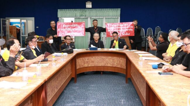 นครสวรรค์ : ชมรมพิทักษ์สิทธิ์สมาชิกสหกรณ์ออมทรัพย์ครูฯ ส่งตัวแทนเข้าพบสหกรณ์จังหวัด ขอเปิดประชุมใหญ่วิสามัญเร่งด่วน แก้ปัญหาหนี้สิน