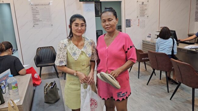 นนทบุรี I รวบสาวใหญ่ตีเนียน สลับรองเท้า หน้าคลินิกเสริมความงาม
