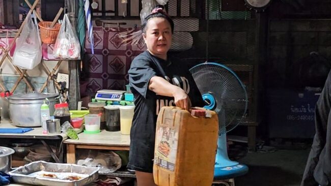 นนทบุรี : เตือนภัยร้านค้า โจรตระเวนขโมยน้ำมันเก่า คาดนำไปขายหลังมีจุดรับซื้อราคาสูง