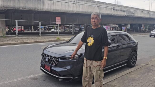 นนทบุรี : หนุ่มขับแท็กซี่กับเพื่อนรุมกระทืบลุงวัย 57 ปี สลบคาตีน