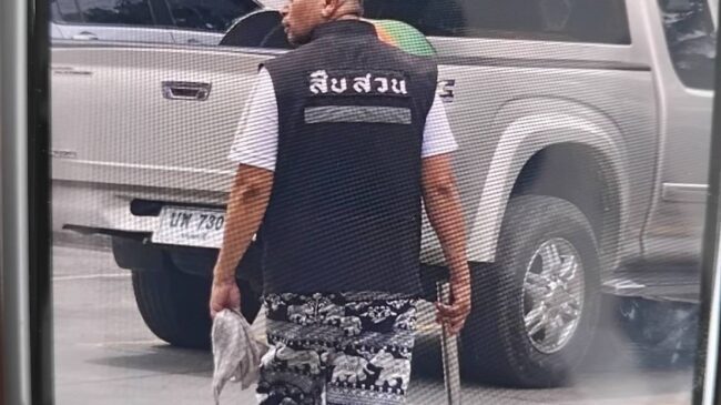 นนทบุรี : ชาวบ้านสุดเอือมหนุ่มกร่างแต่งตัวคล้ายตำรวจข่มขู่ชาวบ้าน สุดท้ายไม่รอดถูกรวบกลางถนน