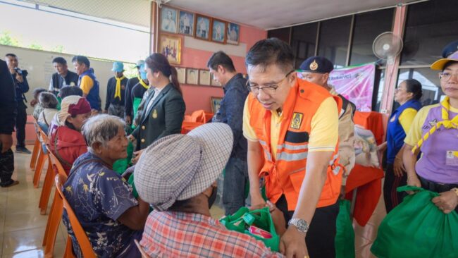พิษณุโลก : ผวจ. พร้อมด้วย ชป. ร่วม กองบิน 46 ใช้โดรนทหารถ่ายภาพวิเคราะห์น้ำ และลงพื้นที่ช่วยเหลือประชาชน