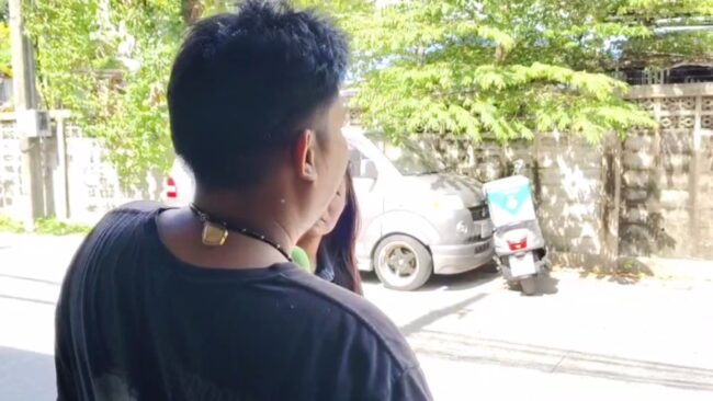 นนทบุรี : สองโจ๋รุมแทงหนุ่ม17ปี ดับ เจ้าของร้านชำเผยเป็นเด็กในซอยบ้าน ตะโกนด่ากันก่อนฉนวนเหตุเรื่อง ปากดี