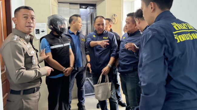 นนทบุรี I ตำรวจนำตัวเจ๊นัท ทำแผนประกอบคำรับสารภาพ ปิดปากเงียบไม่ตอบคำถามกับสื่อมวลชน