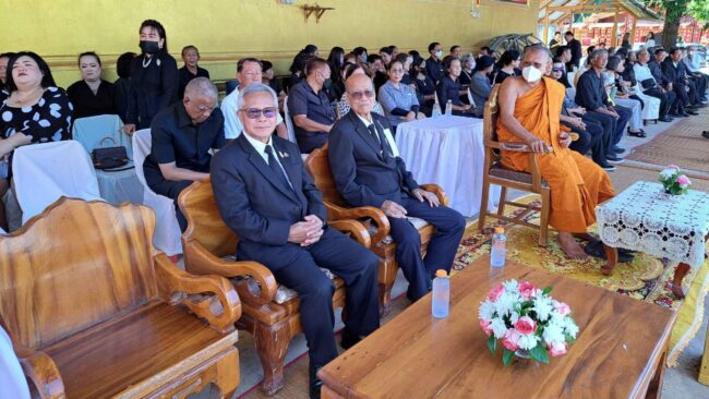 ชัยนาท : อดีตรองปลัดกระทรวงยุติธรรมเป็นประธานงานพิธีฌาปนกิจศพ คุณแม่อุไรวรรณ ขำปาน ณ วัดวิหารทอง