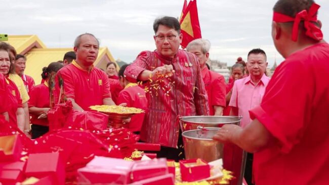 นครสวรรค์ : พิธีเทวาภิเษกเเผ่นทองเจ้าเเม่ทับทิม “รุ่นโชคทรัพย์ นับอนันต์” เจ้าพ่อกวนอู เจ้าแม่ทับทิมประทับทรง ทำยันต์ฮู้