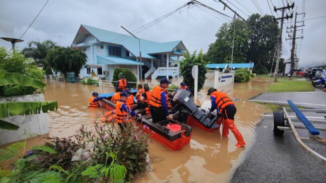 อุดรธานี : สำนักงานพัฒนาภาค 2 หน่วยบัญชาการทหารพัฒนา ช่วยเหลือประชาชน ที่ได้รับผลกระทบจากอุทกภัย