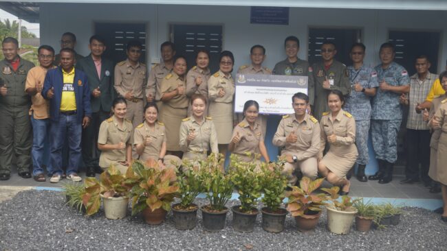 อุดรธานี : กองบิน 23 ร่วมกับ กองทัพอากาศสิงคโปร์ สร้างห้องสุขาสำหรับนักเรียน