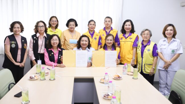 นครสวรรค์ : โรงพยาบาลสวรรค์ประชารักษ์ ลงนามข้อตกลงสนับสนุนรถยนต์พยาบาลกู้ชีพฉุกเฉิน (Ambulance)