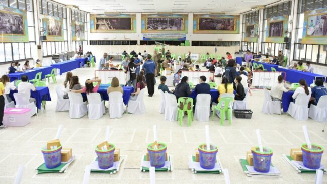 ราชบุรี : เทศบาลฯ มอบหีบบัตรเลือกตั้งและอุปกรณ์ ให้กับ กปน. จำนวน 44 หน่วย ในการเลือกตั้งนายกเทศมนตรี