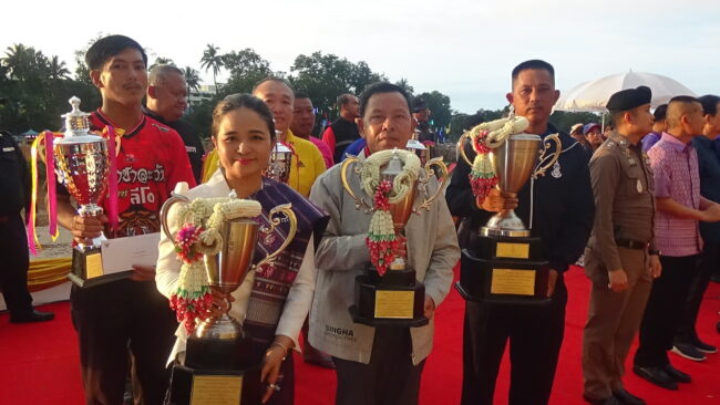 พิษณุโลก : เรือเจ้าแม่ประดู่ทองจากกองทัพเรือชนะเลิศครองถ้วยพระราชทานในงานแข่งเรือยาวประเพณีปี 2567