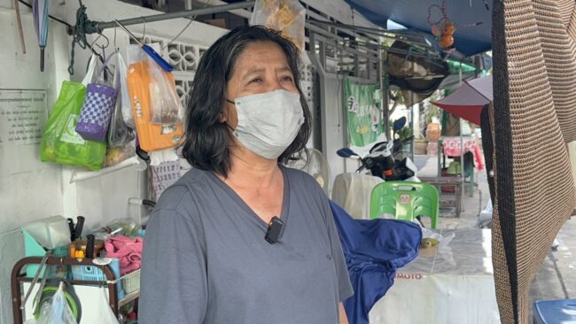 นนทบุรี : แม่ค้าสาคูข้าวเกรียบปากหม้อถูกโจรขโมยมือถือ ขณะเปิดธรรมะฟังช่วงตั้งร้าน วิ่งหลบหนีหายไปพร้อมเสียงธรรมะ