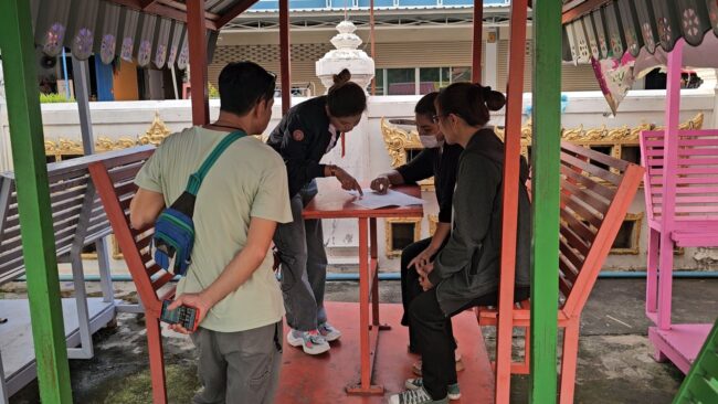 นนทบุรี : แม่ร้องสื่อลูกชาย ป.6 ถูกรุ่นพี่ ม.1 บังคับให้คุกเข่าเตะอัดหลัง หนำซ้ำถูกพี่ ม.2 ตบหน้าจนฟันหลุด