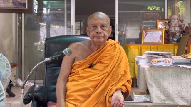 นนทบุรี : พระพยอมหนุน “พระช่วยน้ำท่วมไม่ผิด” ย้ำทำด้วยความสำรวม