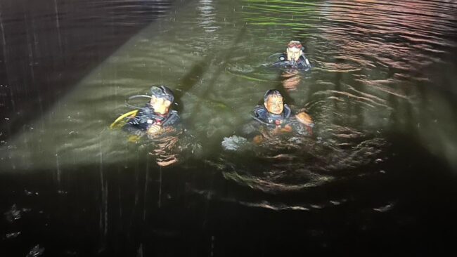 นนทบุรี : แม่ใจสลาย รอลูกชายพายเรืออีแปะมารับโป๊ะเรือวัดส้มเกลี้ยง ถูกเรือรับจ้างขับพุ่งชนจมน้ำดับต่อหน้า