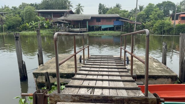 นนทบุรี : ญาติเตรียมรับศพลุงวัย 58 ปี ถูกเรือชนขณะพายเรือไปรับแม่ ประกอบพิธีทางศาสนา
