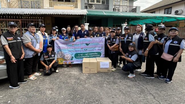 สมุทรปราการ : นายกเทศมนตรีเมืองแพรกษาใหม่ ลงพื้นที่มอบผ้าอ้อมแก่ผู้ป่วยติดเตียงในชุมชน