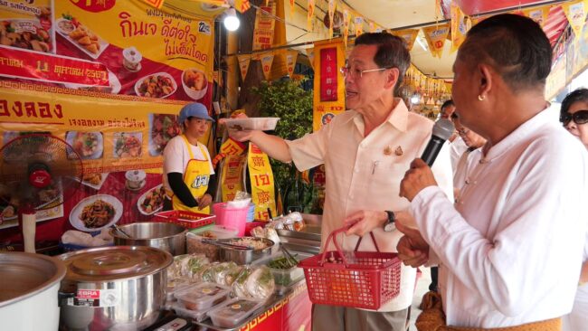 ลพบุรี : บรรยากาศเทศกาลกินเจ “แบบไม่จำเจ” คึกคักมาก แม้ราคาพืชผักจะปรับตัวสูงขึ้น จากอุทกภัย