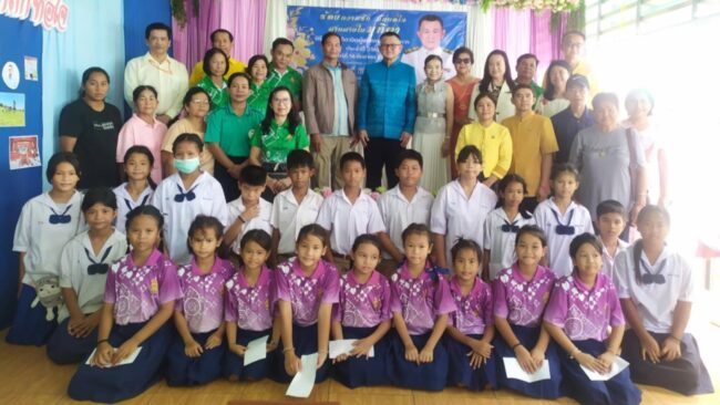 นครสวรรค์ : นายก อบต.กลางแดด พร้อมกรรมการสถานศึกษา ร่วมงาน “ร้อยความรัก ถักทอใจ สานสายใยมุทิตา”