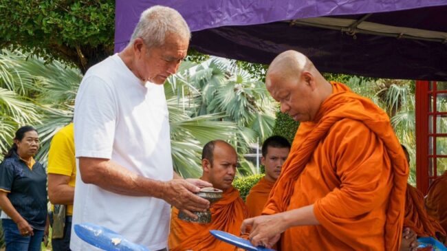 ชลบุรี : สวนนงนุชพัทยา ได้ฤกษ์ดีเปลี่ยนธงมนตราสัญลักษณ์แห่งความโชคดี เสริมสิริมงคลจำนวน 9 ผืน