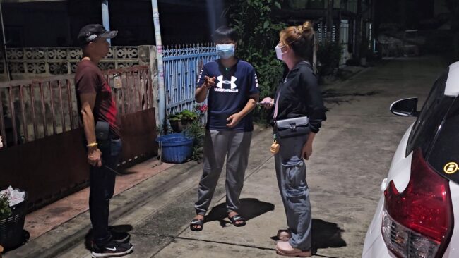 นนทบุรี​ : หนุ่ม รปภ. หลอนยา​ทุบบ้านทั้งคืน​ ชาวบ้านเอือมไม่ได้หลับนอน​ วอนจับไปบำบัด​