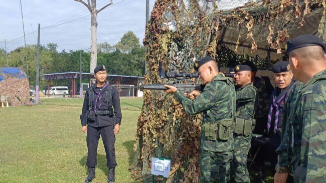 ศรีสะเกษ : ผู้บัญชาการกองกำลังสุรนารีตรวจเยี่ยมการฝึกร่วมหน่วยขึ้นตรงชายแดนด้านเขาพระวิหาร