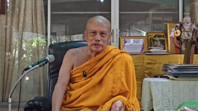 นนทบุรี : พระพยอมเตือนชาวพุทธอย่างมงาย “หมูเด้งกวักทรัพย์” เป็นสายมูที่ไม่มีอยู่จริง​ เพียงแค่เกาะกระแสฮิปโป