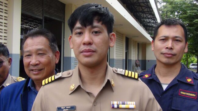 มุกดาหาร : ฮึอฮา ผู้ใหญ่ยิ้ม ผู้ใหญ่บ้านหนุ่มหล่อ อายุน้อยที่สุด